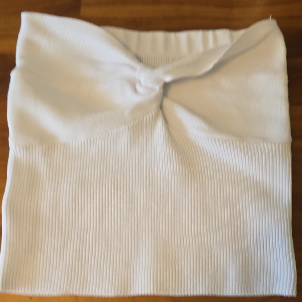Chic White Knotted Crop Top